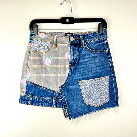 BDG Urban Outfitters Patch Work Fray Floral Denim Skirt Asymmetric (C1) - Picture 3 of 12
